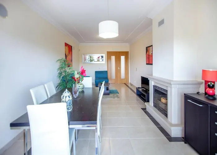 By Atlantic Places 알부페이라